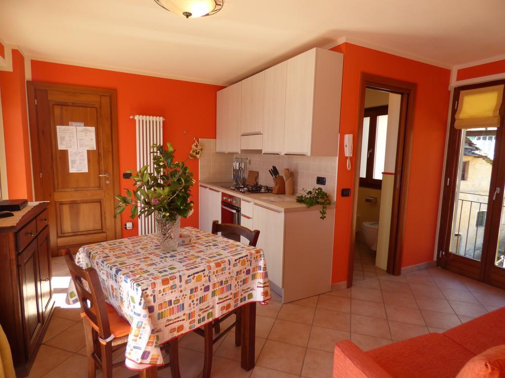 Casale Fe-Wo - Appartamenti Con Vista Lago Cannero Riviera Rum bild